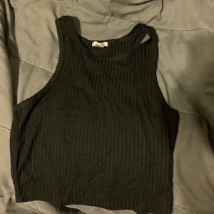 Black cropped tank. Ribbed pattern.